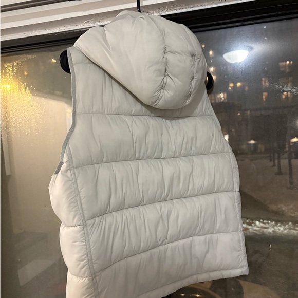 Mondetta Ivory Puffer Vest - Picture 5 of 5